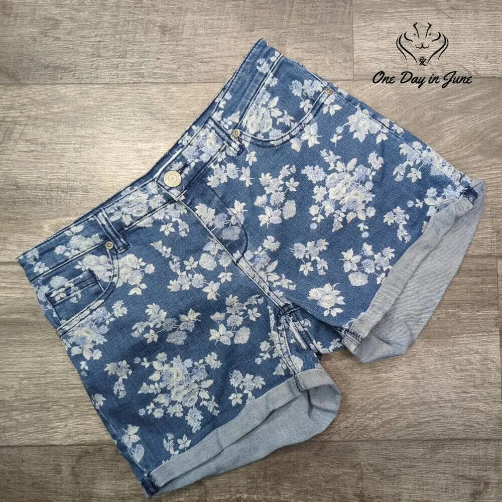 New York & Company Floral Print Denim Shorts Size 4 - Picture 1 of 7